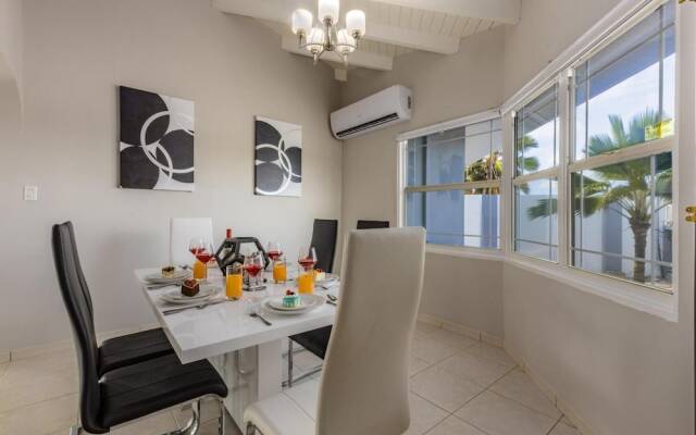 4BR 4BA Villa w Private Pool Eagle Palm Beach