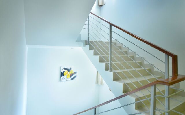 Super OYO Flagship 101 Apple Platinum