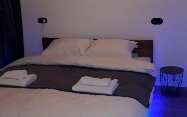 Loft апартаменти з балконом в центрі Львова