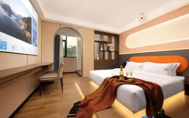 Yunqi Mercure (Guangzhou Zengcheng Zhongxin Subway Station)