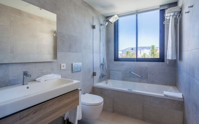 Seaview Residence with pool