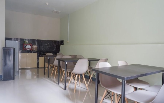 Residences by RedDoorz near MT Haryono (Minimum Stay 6 Nights) – Restaurant – Jakarta