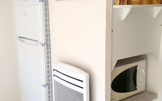 Studio in Sanary-sur-mer, With Wonderful Mountain View and Enclosed Ga