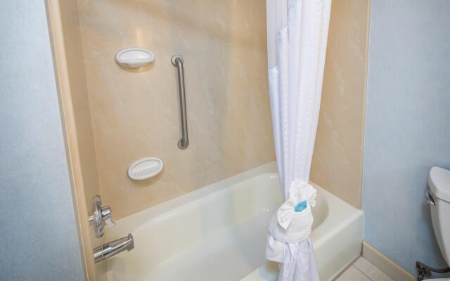 Holiday Inn Express and Suites Modesto by IHG
