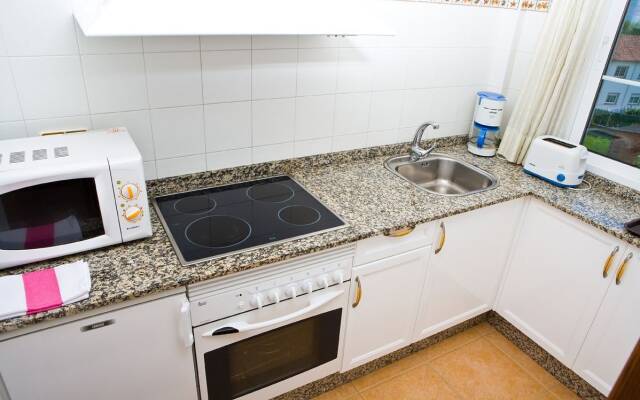 ApartHotel Punta Cabicastro