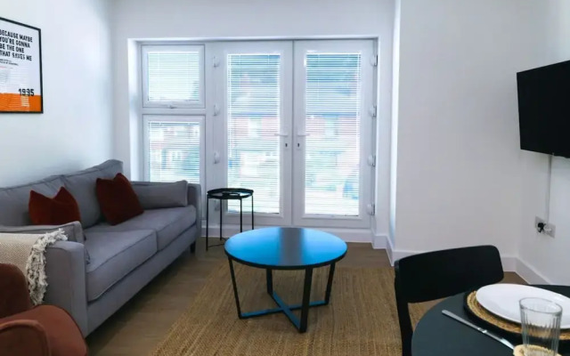 Luxury Manchester Apartment - Orange