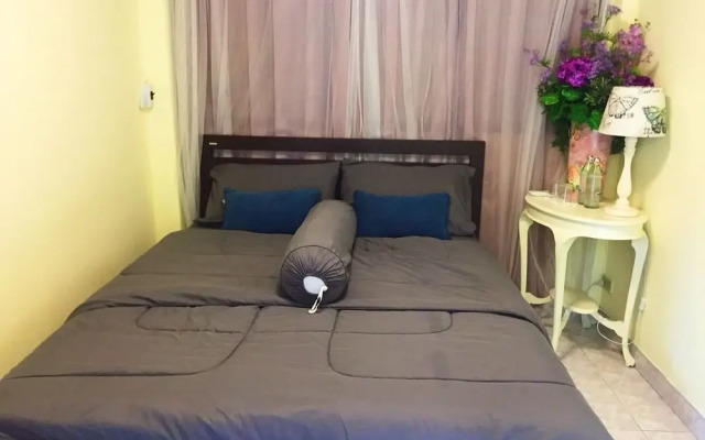 Nakhon Latphrao Hostel