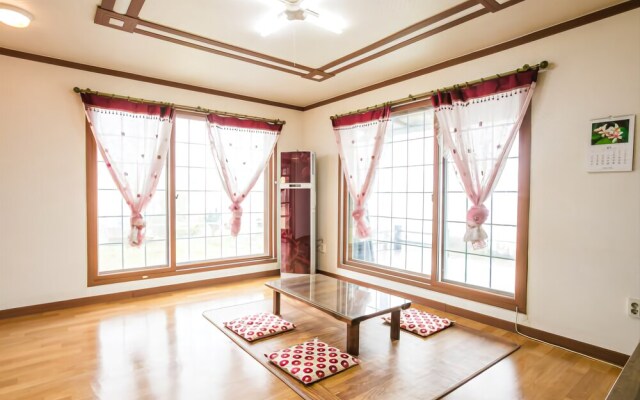Chungju Mulian Foggy Pension