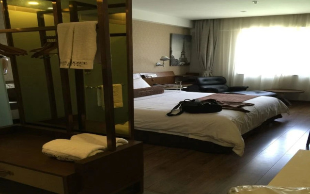 James Joyce Coffetel Qinhuangdao People Park Plaza
