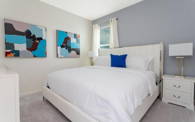 Large Themed Bedroom Home Near Disney