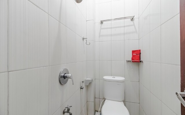 RedDoorz near Mall Panakkukang 3