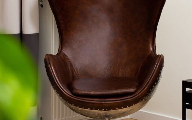 Apartment With Parking by Renters