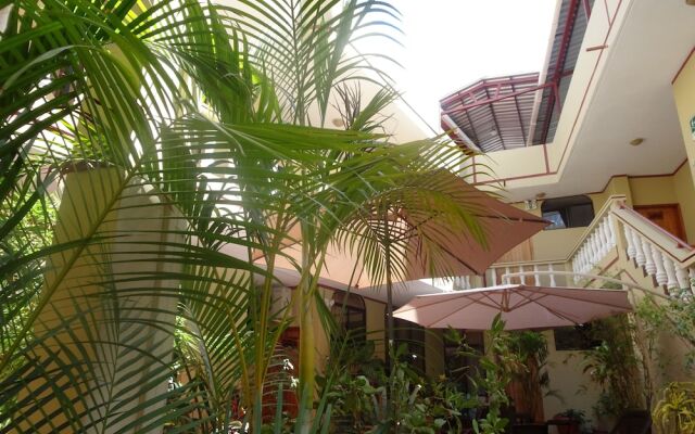 Hotel Red Booby