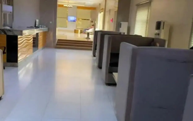 Maxbe Continental Hotel