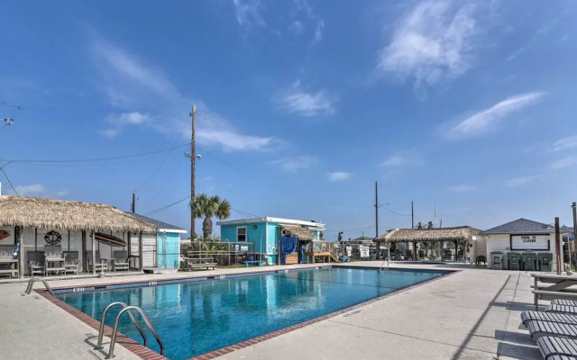 Pet-friendly Galveston Home: Walk to Beaches!