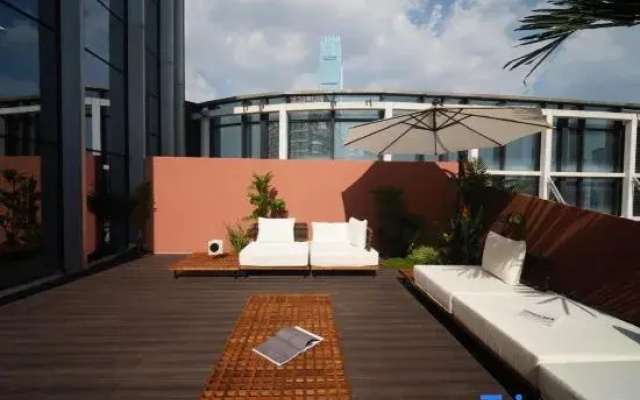 Yiyu Swimming Pool Hotel (Wu Yi Square IFS)