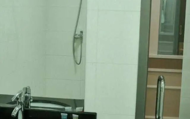 Dalian Yijia Business Hotel