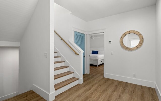 Spectacular 3br 4ba w/ Private Pool, 2 Min Walk to Beach - Sleeps 15!