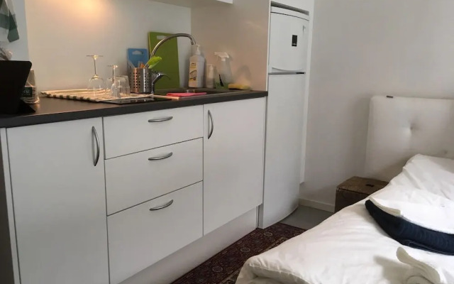 Beautiful 1- Bed Studio in Sollentuna