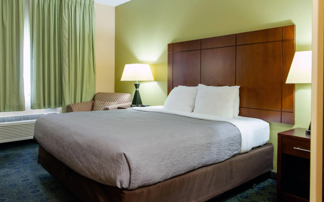 Quality Inn & Suites Bloomington I-55 and I-74