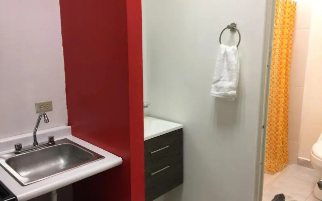 Unidades Privadas con AC-TV-WiFi y Estacionamiento en Centro de MTY