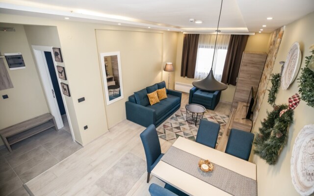 Sky Cabin Apartments
