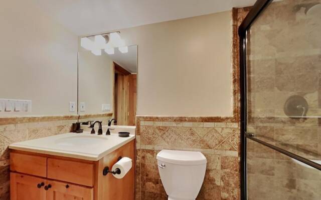 Beautifully Remodeled 2 Bed 2 Bath Condo with Mountain View! Great Location, Close to Slopes! (Unit 302 at 1849) by RedAwning