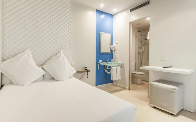 Hotel Chic And Basic