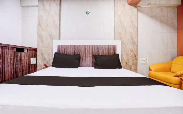 Comfy Stays at Lokhandwala Andheri West