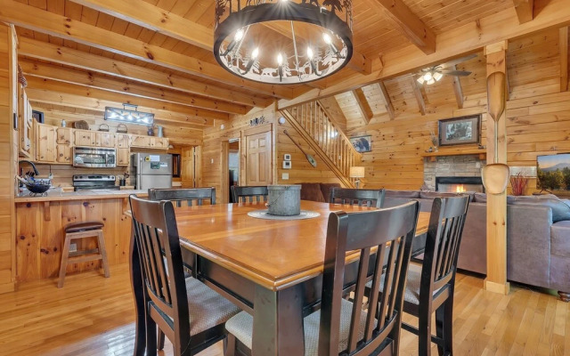 Chillin N Grillin 2 Bedroom Cabin