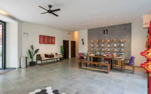 Manya Hotel