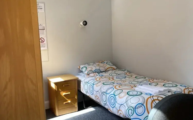 Rooms for Students Only CRICKLEWOOD LANE