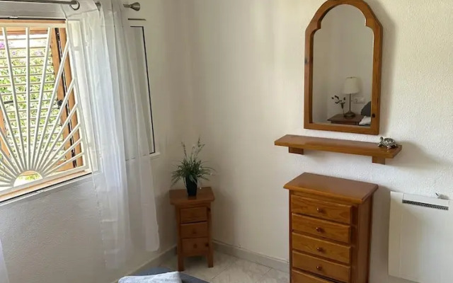 2-bed Apartment 10 min Drive to the Beach!