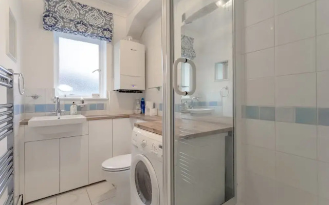 2 Bedroom Flat With Balcony In Chelsea