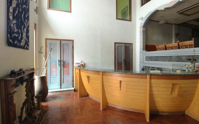 Airy Darmo Khairil Anwar 10 Surabaya