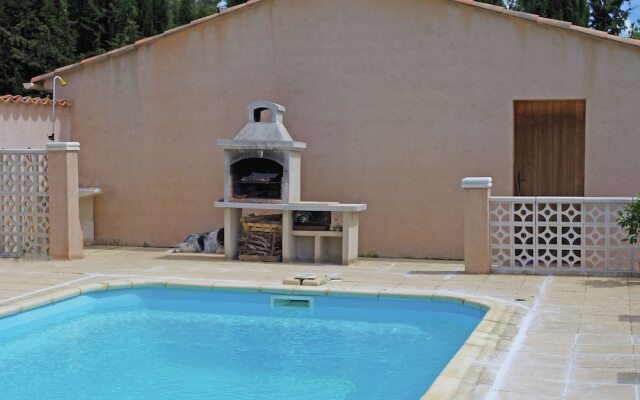 Spacious Villa in Aups with Swimming Pool