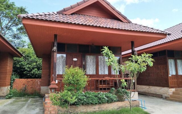 Ruean Ploysrirung Boutique Resort