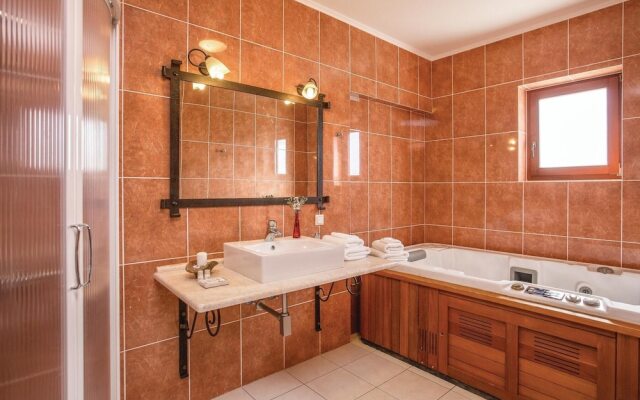 Stunning Home in Houdetsi,heraklio With 6 Bedrooms, Internet and Outdoor Swimming Pool