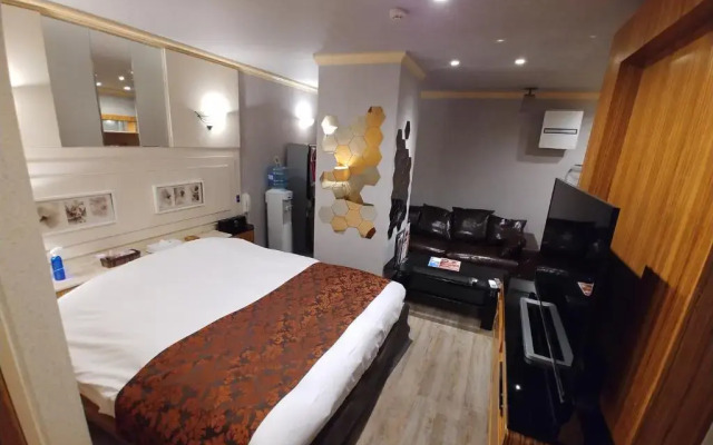 Hotel Allure (Adult Only)