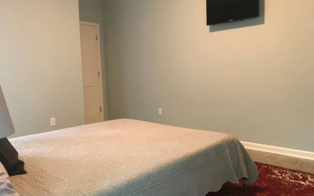 Clean & Serene House + Studio - Easy On/off I-40