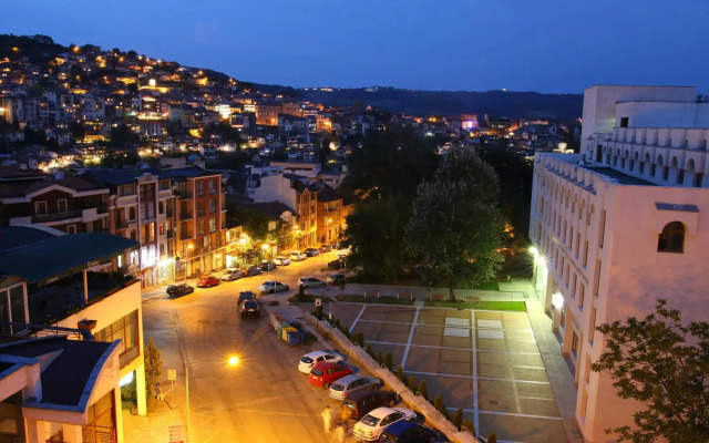 City Hotel