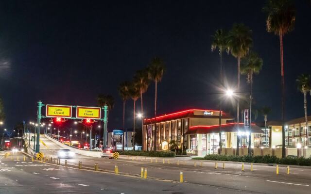 Super 8 Anaheim Disneyland Drive