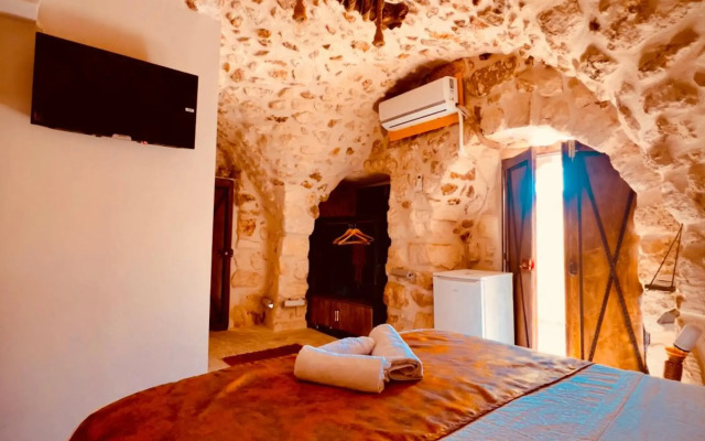 Mons Masius Hotel