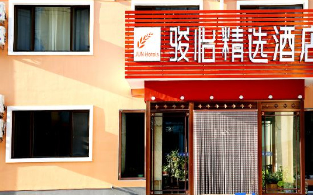 Junyi Hotel (Tongliao Horqin Avenue Wholesale City)