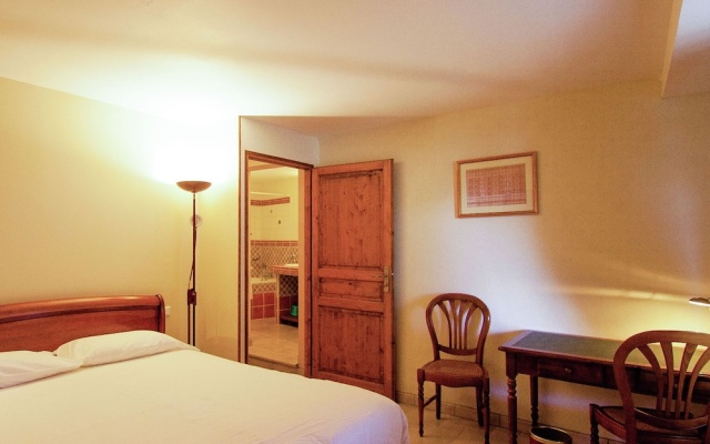 Luxury Apartment With Terrace, Sauna, Tennis, and Heated Pool