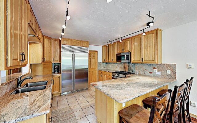 4501 Vail - 5 Br Duplex