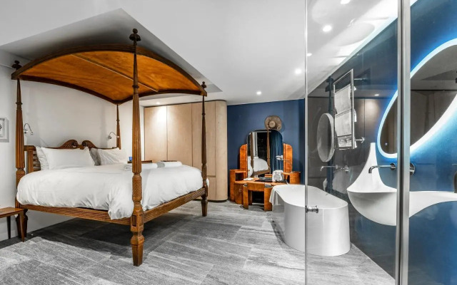 17 Marine Hermanus, Apartment 103 with private Hot Tub