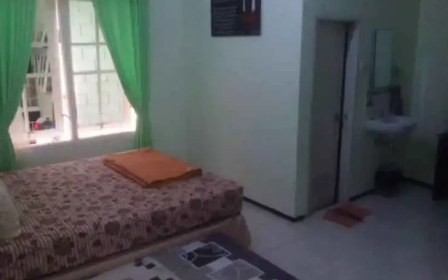 Villa Keluarga "Pondok Daun"