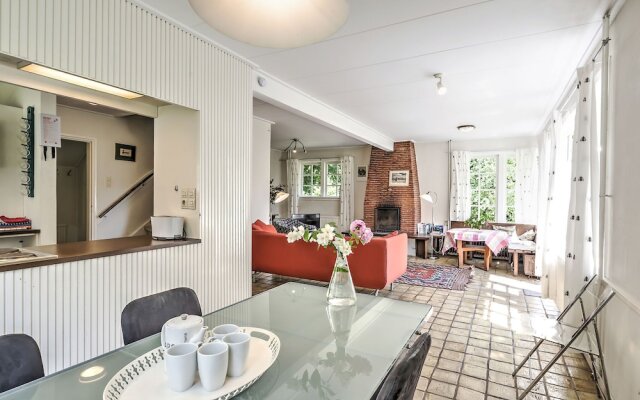 Lovely Chalet near Sea in Oostvoorne