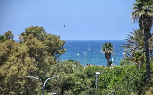 Grand STU SeaView Balcony by Sea N' Rent